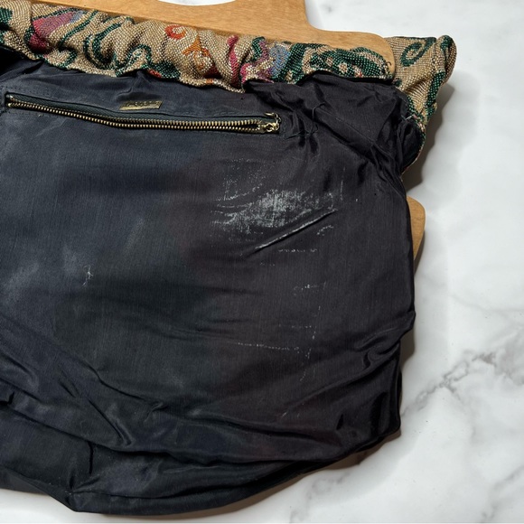 Tapestry handbag with wooden handles by Victoria U.S.A. Vintage - Picture 10 of 17